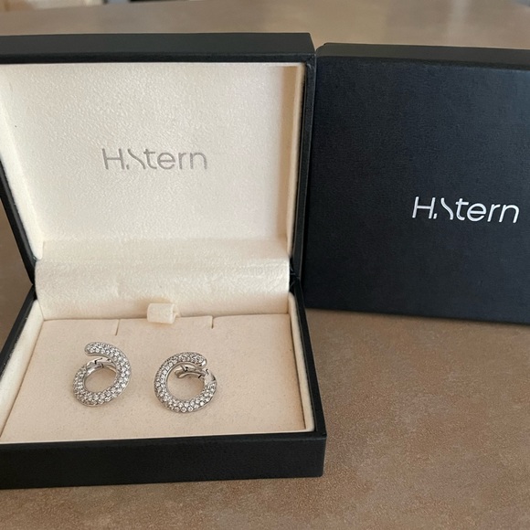 H. STERN 18K 1.25CTW DIAMOND SIDEWAYS HOOP EARRINGS - Picture 2 of 6